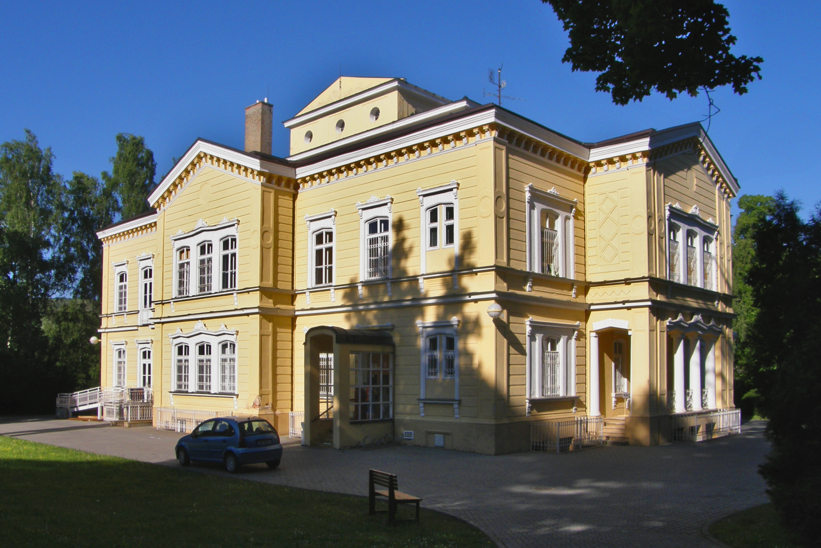 Zámek Křetín
